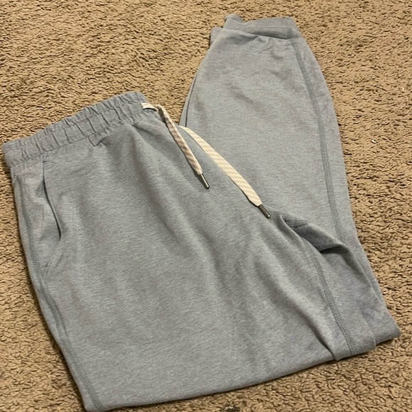 Vuori Pants - Vuori Women’s Performance Jogger in Light Cloud Heather Size XS